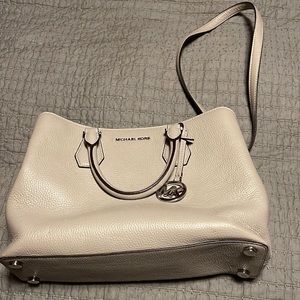 Michael Kors light gray shoulder bag
